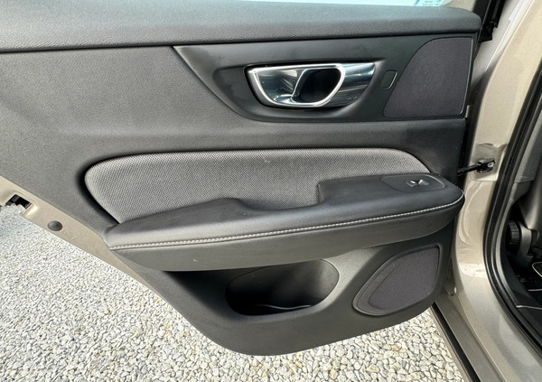 Volvo V60 cena 99990 przebieg: 92000, rok produkcji 2019 z Strumień małe 704